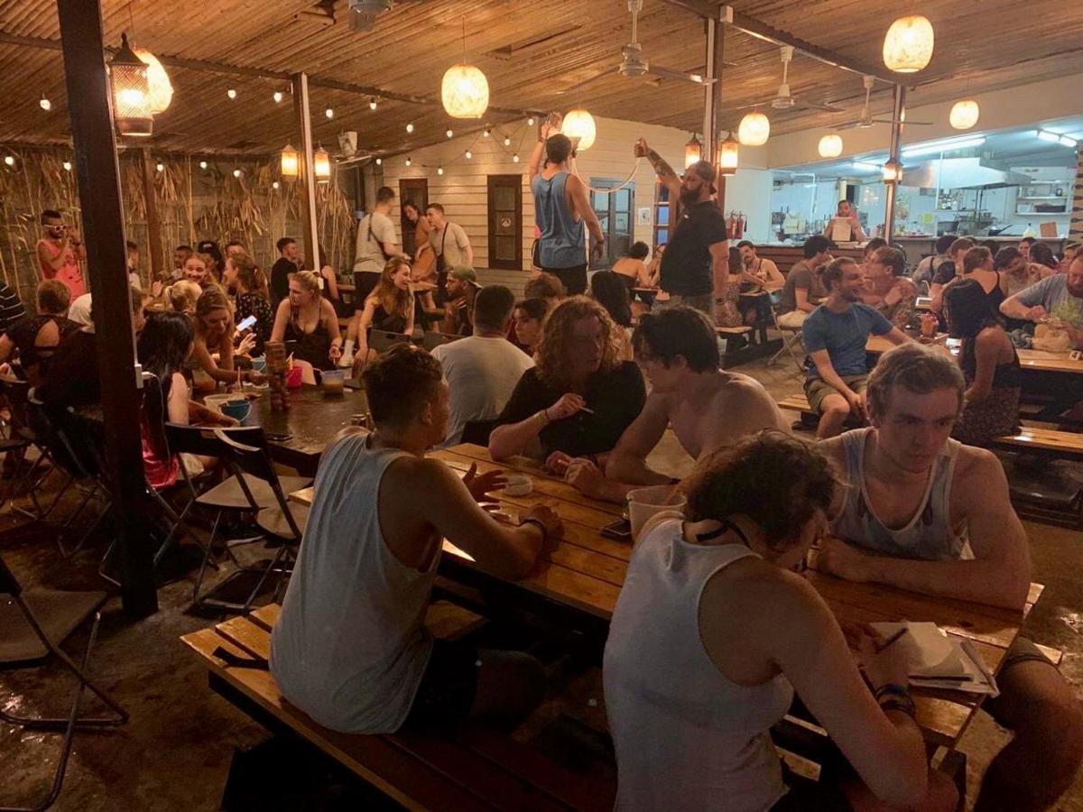 Slumber Party Bangkok Khaosan Hostel Exterior photo